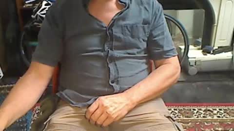 Snapshot of updownunder chatting on 11-24-25, 01:38 Freddie online show from 11-24-25, 01:38