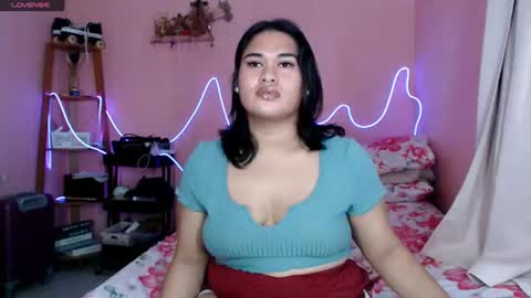 Snapshot of ur_baby_rebbecca chatting on 06-15-26, 01:46 SINGLE online show from 06-15-26, 01:46