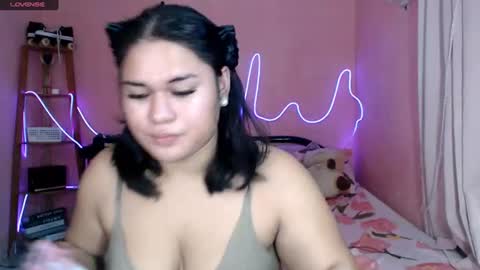 Snapshot of ur_baby_rebbecca chatting on 06-29-26, 12:06 SINGLE online show from 06-29-26, 12:06