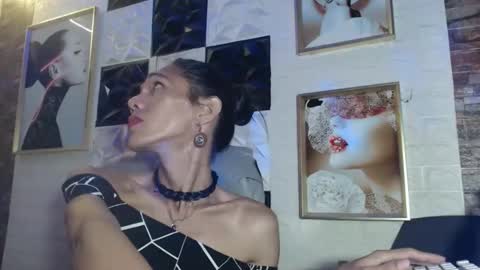 Snapshot of ur_chrizzy_fav chatting on 10-13-25, 08:20 chrizzy online show from 10-13-25, 08:20