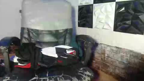 Snapshot of ur_chrizzy_fav chatting on 10-18-25, 09:37 chrizzy online show from 10-18-25, 09:37