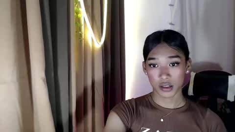 ur_dazzlingmorenaxx online show from 10-24-25, 03:47