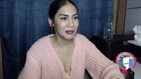 ItsUrsElla online show from 12-17-24, 09:49