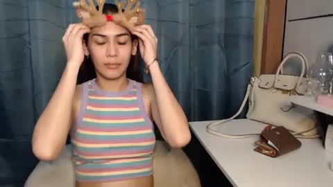 ItsUrsElla online show from 12-25-24, 07:35