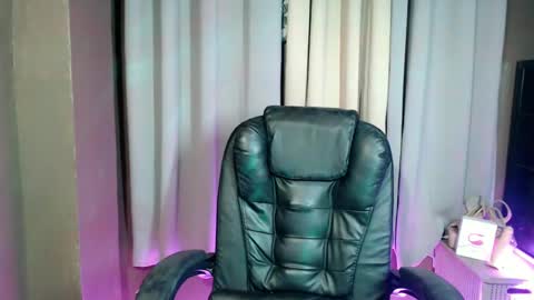 ItsUrsElla online show from 03-05-25, 04:02