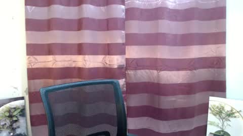 Snapshot of ur_extra_petite chatting on 06-14-26, 05:59 online show from 06-14-26, 05:59