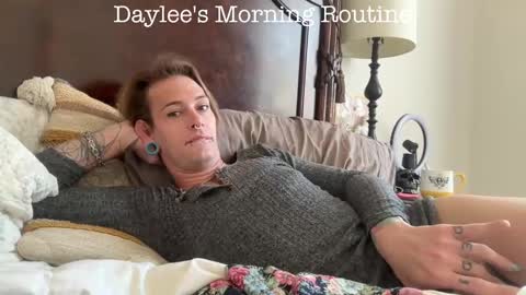 Snapshot of ur_goddess_daylee chatting on 10-17-25, 04:09 Goddess online show from 10-17-25, 04:09