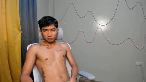 Snapshot of ur_hottestjonny chatting on 05-04-26, 11:45 jonny online show from 05-04-26, 11:45