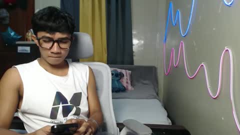 Snapshot of ur_hottestjonny chatting on 06-02-26, 11:23 jonny online show from 06-02-26, 11:23