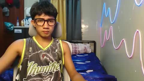 Snapshot of ur_hottestjonny chatting on 06-08-26, 01:00 jonny online show from 06-08-26, 01:00