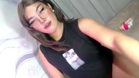 Snapshot of ur_krissyxxx chatting on 05-06-26, 06:35 kriss online show from 05-06-26, 06:35