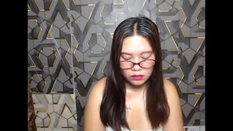 Snapshot of ur_prettychelsie18 chatting on 06-05-26, 06:46 ur_prettychelsie18 online show from 06-05-26, 06:46