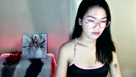 Snapshot of urasian_mary chatting on 04-28-26, 08:25 urasian_mary online show from 04-28-26, 08:25