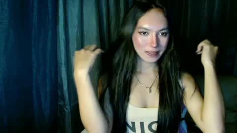 Snapshot of urasiansexbombgirlxxx chatting on 06-23-26, 10:57 Elizabeth online show from 06-23-26, 10:57