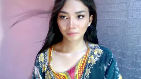 Clara online show from 01-20-25, 03:37