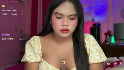 Snapshot of urbabysofia0305 chatting on 05-21-26, 11:39 Sofia online show from 05-21-26, 11:39