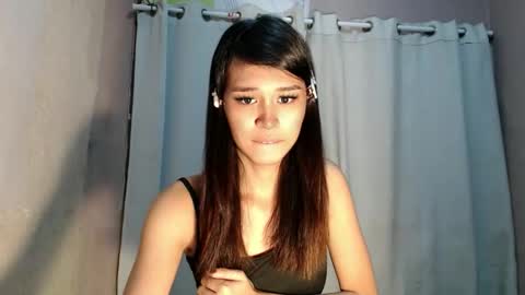 Snapshot of urdreamgirl_stephanie chatting on 05-16-26, 10:23 stephanie online show from 05-16-26, 10:23