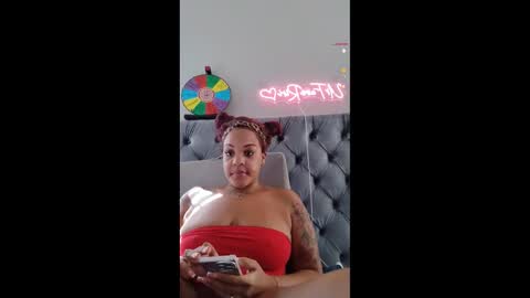 Snapshot of urfaveriri chatting on 10-14-25, 04:41 urfaveriri online show from 10-14-25, 04:41