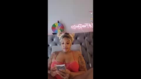 Snapshot of urfaveriri chatting on 10-16-25, 07:20 urfaveriri online show from 10-16-25, 07:20