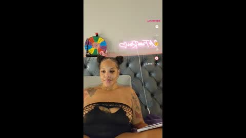 Snapshot of urfaveriri chatting on 11-04-25, 10:36 urfaveriri online show from 11-04-25, 10:36