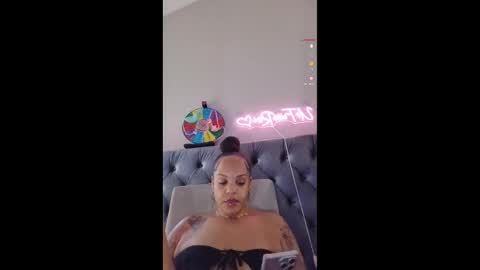 Snapshot of urfaveriri chatting on 11-22-25, 03:11 urfaveriri online show from 11-22-25, 03:11