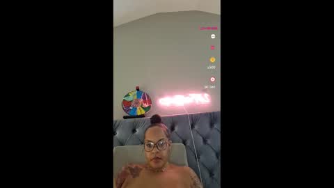 Snapshot of urfaveriri chatting on 11-25-25, 04:18 urfaveriri online show from 11-25-25, 04:18