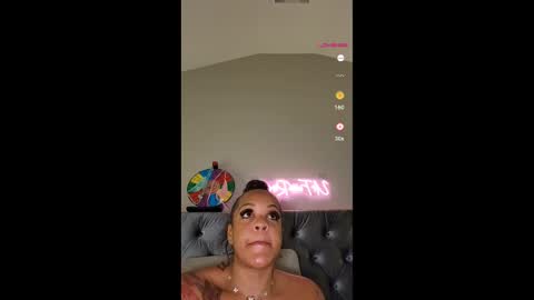 Snapshot of urfaveriri chatting on 11-29-25, 11:24 urfaveriri online show from 11-29-25, 11:24