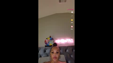 Snapshot of urfaveriri chatting on 12-04-25, 11:41 urfaveriri online show from 12-04-25, 11:41