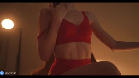 Snapshot of urfavflwers chatting on 01-23-25, 08:56 Aleksandra online show from 01-23-25, 08:56