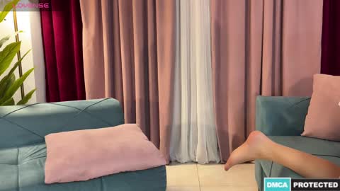 Snapshot of urgoddessjenny chatting on 12-28-24, 08:36 Jenny online show from 12-28-24, 08:36