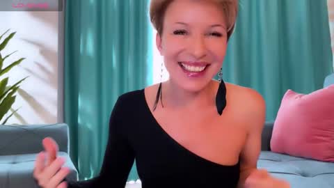 Snapshot of urgoddessjenny chatting on 09-27-25, 12:21 Jenny online show from 09-27-25, 12:21