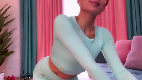 Snapshot of urgoddessjenny chatting on 10-18-25, 12:06 Jenny online show from 10-18-25, 12:06