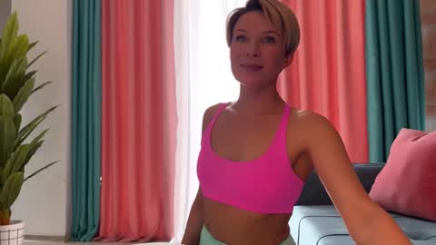 Snapshot of urgoddessjenny chatting on 11-06-25, 09:54 Jenny online show from 11-06-25, 09:54