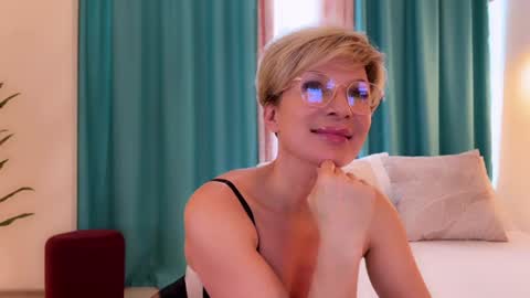 Snapshot of urgoddessjenny chatting on 07-10-26, 11:57 Jenny online show from 07-10-26, 11:57