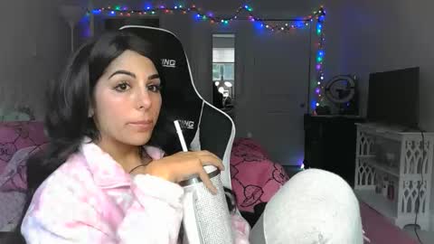 Snapshot of urgoddessmarla chatting on 11-11-25, 01:44 Goddess Marla online show from 11-11-25, 01:44