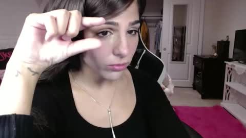 Snapshot of urgoddessmarla chatting on 11-25-25, 04:12 Goddess Marla online show from 11-25-25, 04:12