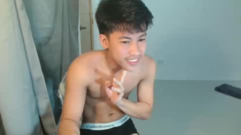 Snapshot of urhot_jules chatting on 02-27-26, 05:24 erwin online show from 02-27-26, 05:24