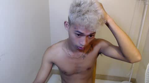 Snapshot of urhotfuckingass chatting on 06-16-26, 06:21 richard online show from 06-16-26, 06:21