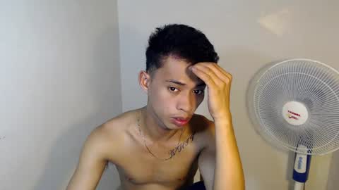 Snapshot of urhotfuckingass chatting on 06-25-26, 02:44 richard online show from 06-25-26, 02:44