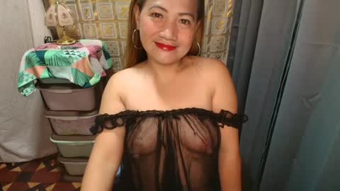 Snapshot of urhotmomzoey chatting on 07-16-26, 01:50 urhotmomzoey online show from 07-16-26, 01:50