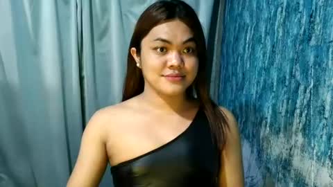 Snapshot of urhottie_bella chatting on 06-18-26, 02:45 urhottie_bella online show from 06-18-26, 02:45