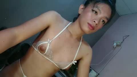 Snapshot of urlovely_ariana chatting on 09-10-25, 04:29 Ariana online show from 09-10-25, 04:29