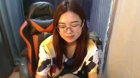 Snapshot of urlovelychinita chatting on 11-19-25, 12:32 urlovelychinita online show from 11-19-25, 12:32