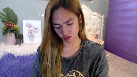 Snapshot of urlovelypinayxxx chatting on 06-10-26, 01:06 MIYA online show from 06-10-26, 01:06