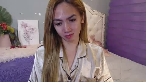 Snapshot of urlovelypinayxxx chatting on 07-26-26, 05:42 MIYA online show from 07-26-26, 05:42
