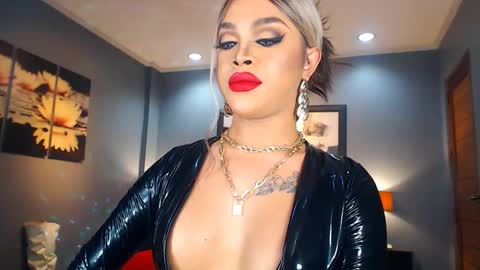 Snapshot of urmajestytyra chatting on 01-16-25, 12:02 UrMajestyTyra online show from 01-16-25, 12:02