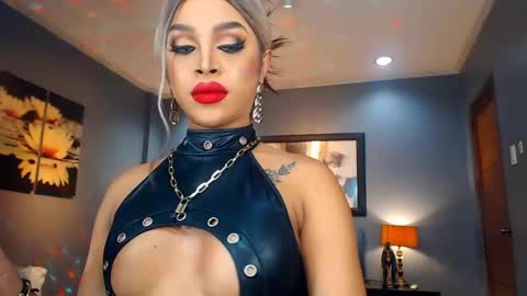 Snapshot of urmajestytyra chatting on 01-19-25, 11:43 UrMajestyTyra online show from 01-19-25, 11:43