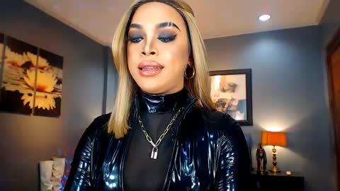 Snapshot of urmajestytyra chatting on 02-18-25, 12:37 UrMajestyTyra online show from 02-18-25, 12:37