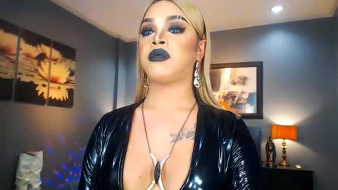 Snapshot of urmajestytyra chatting on 02-24-25, 05:00 UrMajestyTyra online show from 02-24-25, 05:00