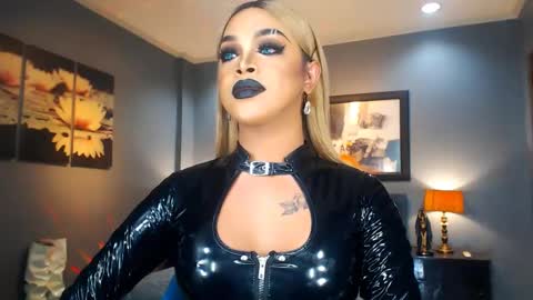 Snapshot of urmajestytyra chatting on 02-25-25, 05:08 UrMajestyTyra online show from 02-25-25, 05:08